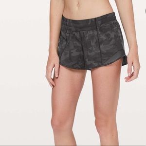 Lululemon 2.5” black camo hotty hot shorts